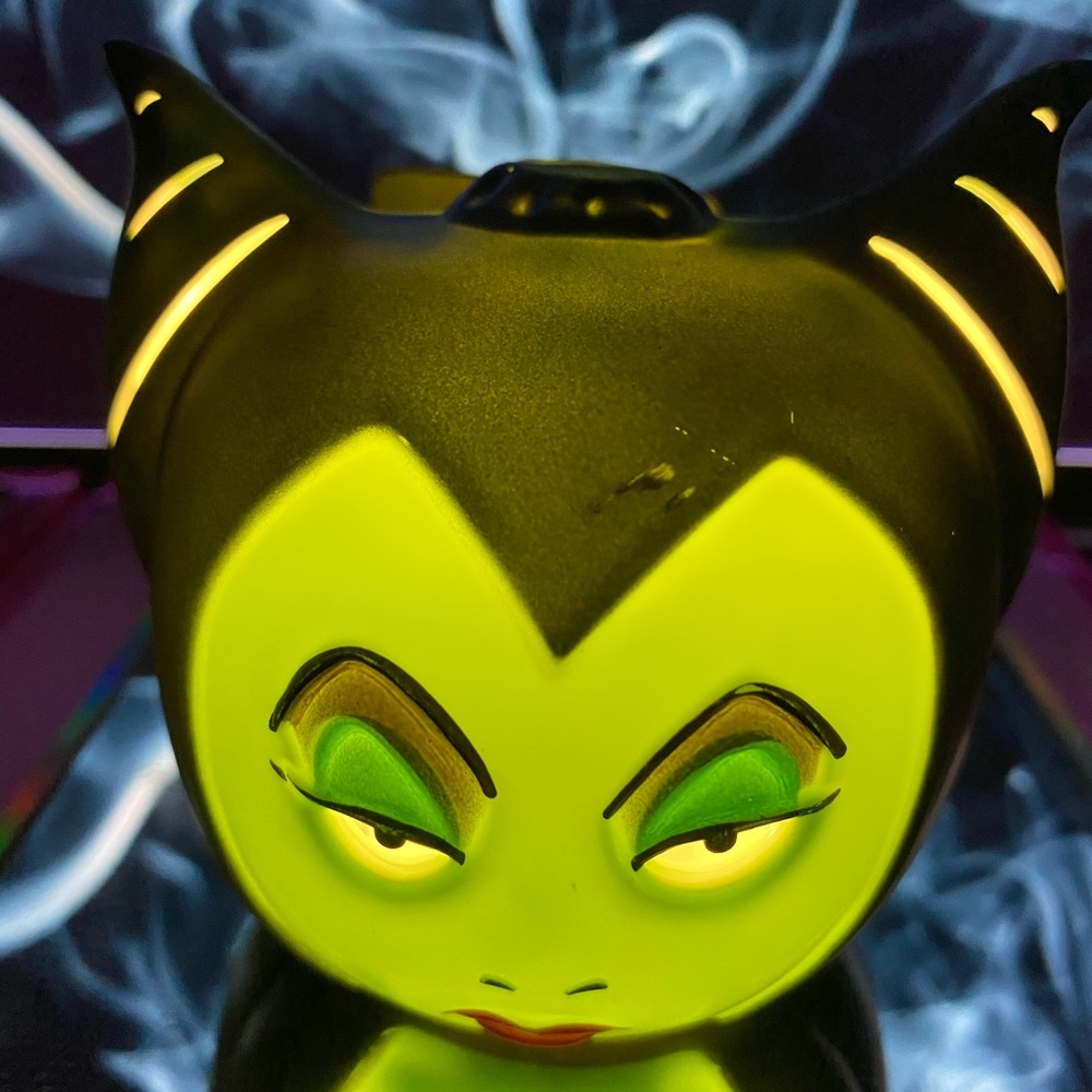 Disney villain Malificient light up pumkin